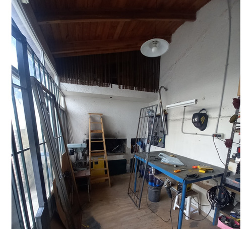 Casa De 2 Dormitorios + Local - Todo En Pb