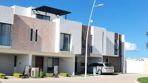 Casa En Condominio En Venta En La Cantera