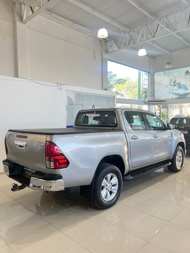 Toyota Hilux 2.7 Srv Cab. Dupla 4x2 Flex Aut. 4p
