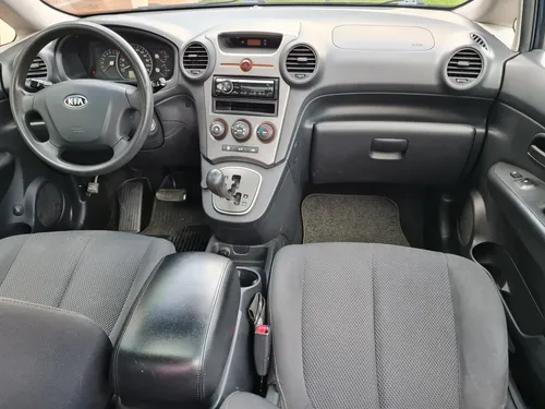 Kia Carens Rondo 2.0cc AT AA 4X2