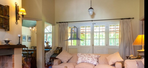 Casa A La Venta- 3 Dormitorios Y Servicio-rincon Del Indio - Ref: 1903