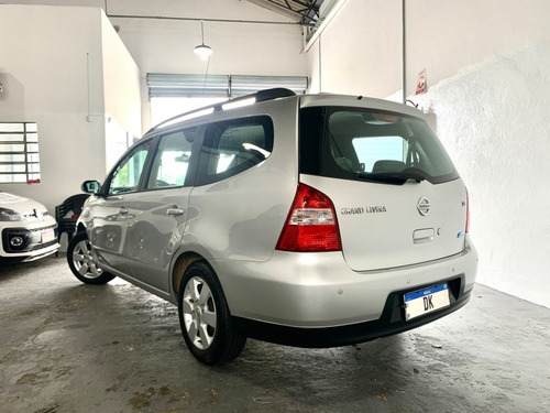 Imagem 3 de 10 de Nissan Grand Livina 1.8 Sl
