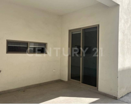 Casa En Renta En Col. Residencial Cumbres La Joya