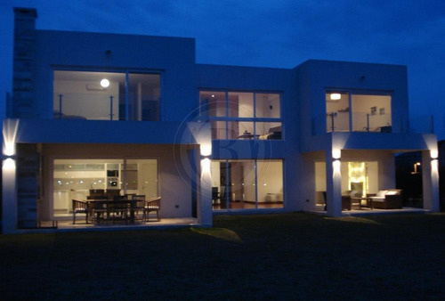 Imagen 2 de 12 de Bustamante Prop. Nordelta Castores 9986 Casa Venta