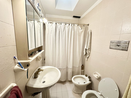 Venta De Hermosa Casa En Parque Chacabuco