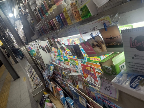 Imagen 6 de 9 de Excelente Fondo De Comercio - Puesto De Diarios - Chacarita - Subte B Lacroze