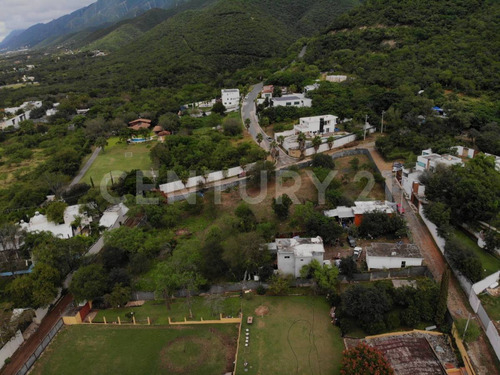 Terreno En Venta En Col. Cañadas Del Sur En Monterrey
