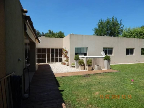 Venta - Casa Estilo Moderno De 210 M2 Bayugar Negocios Inmobiliarios