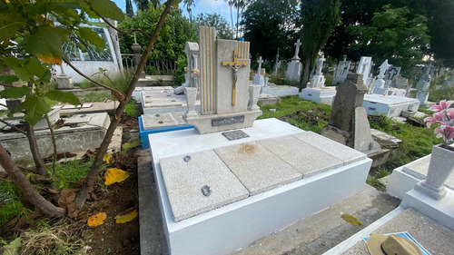 Tumba De 14 Gavetas Panteón De Mezquitán