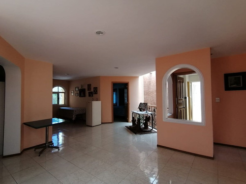 En Venta Casasa En Carretas, Gran Ubicación, 4 Recamaras, 5.5 Baños, Cto De Serv