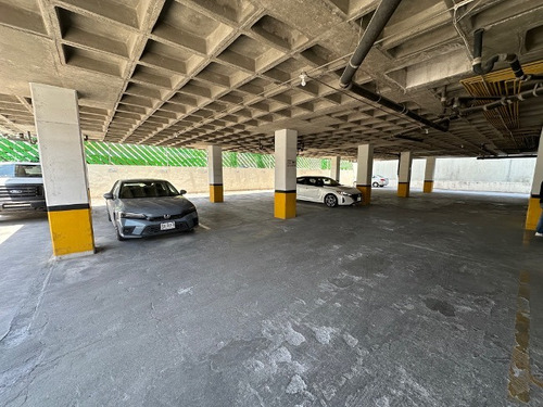 Amplio Departamento, Con Privilegiada Ubicacion Sobre Ave. Lazaro Cardenas En Monterrey
