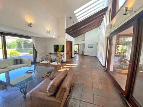 Mansa, 5 Dorm Y Dependencia Con Piscina- Ref: 3647