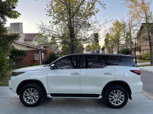 Imagen 5 de 15 de Toyota Sw4 2.8 Srx 204cv 4x4 At