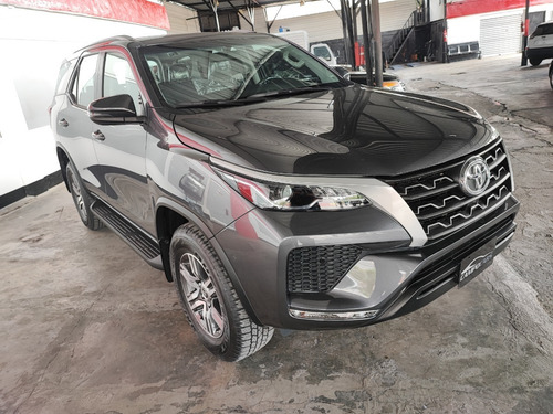 Imagen 1 de 6 de Toyota Fortuner