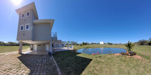Imagen 3 de 12 de Lujosa Residencia A Estrenar Vendo Dentro Del Club Agua Vist