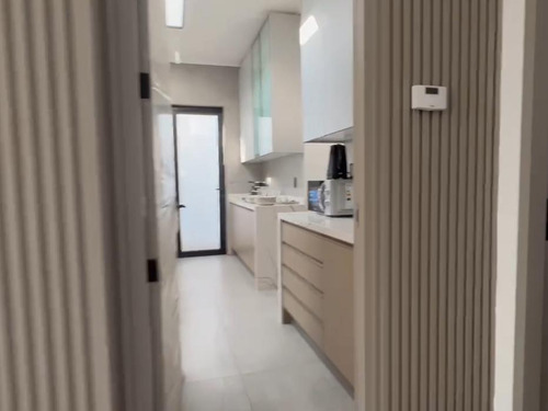Moderna Casa Condominio Álvaro Casanova