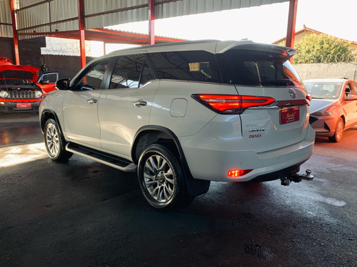 Toyota SW4 SRX 2.8 turbodiesel 5L 4x4 (Aut)