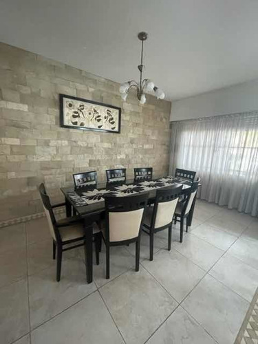 Venta - Casa En Esquina En Monte Grande!