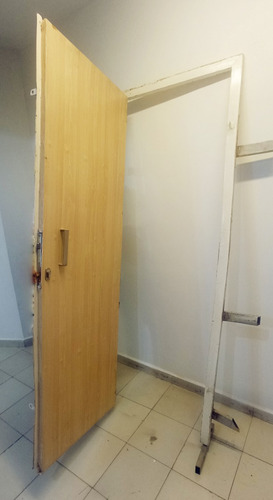 Oferta! Puerta Reja Metal Entamborada Con Cerraduras (Usado)