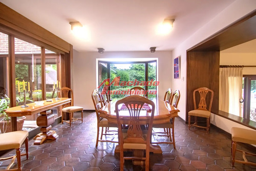 Espectacular Chalet De Gran Tamaño, Zona Del Golf.
