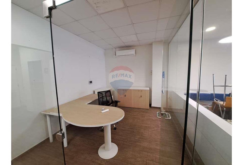 Amplio Local Comercial En Av. Las Condes