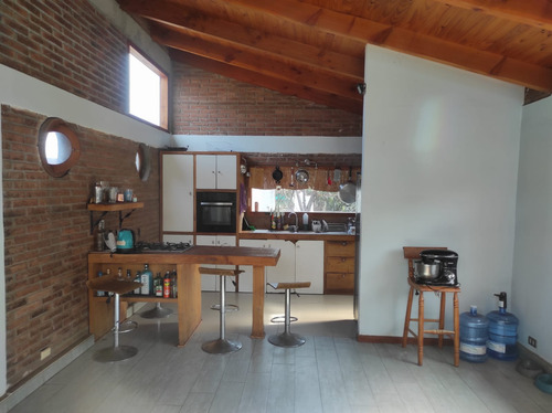 Casa Familiar Con Piscina, Quincho Y Gran Terreno Colina