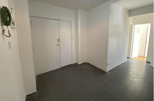 Venta 3 Amb, Sobre Av. San Juan, Constitución