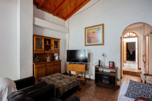 Ph En Venta, Flores, Cocheras Y Terraza S/expensas