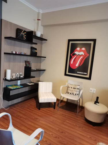 Imagen 3 de 23 de Fina Y Reciclada Oficina O Vivienda Sobre Av. Libertador