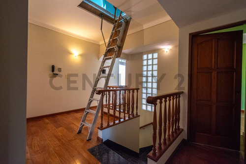 Alquiler Casa 4 Ambientes Con Cochera En Devoto !