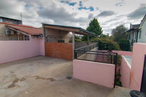 Ph En Venta - 3 Dormitorios 1 Baño - 69mts2 Cubiertos - Lomas Del Mirador
