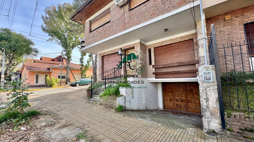 Muy Buena Casa En Esquina Superluminosa Con Ascensor