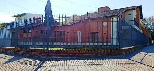 Excelente Chalet De 4 Ambientes Sobre Lote De 500m2