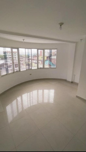 Oficina En Alquiler En El Edificio Las Pilas