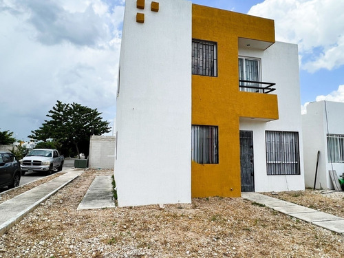 Casa En Venta En Esquina En Los Almendros, Caucel