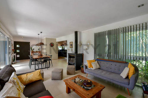 Casa De 3 Dormitorios En Excelente Zona De Villa Elisa