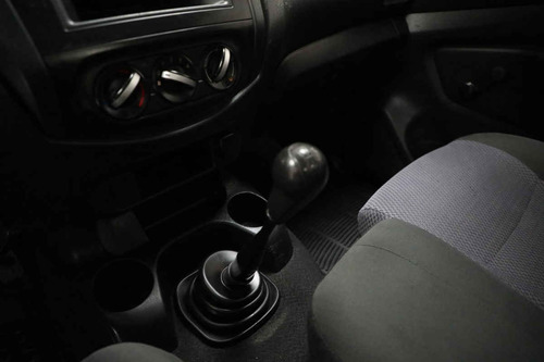 Imagen 13 de 15 de Nissan Estacas Np300 2016 2p L4/2.4 Man D/h