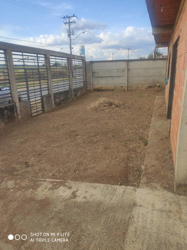 Imagen 8 de 9 de Se Vende Terreno Con Bienhechuria En, Anaco Ve02-518anz-arh