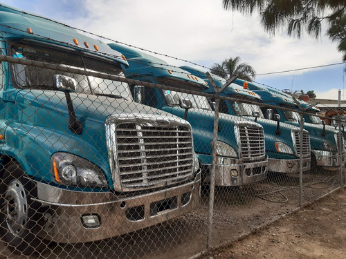 Imagen 1 de 10 de Tractocamion Freightliner Cascadia Año 2013