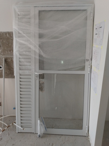 Porta Altura 2.00 Mts Largura 1.30 Aceito Negociação