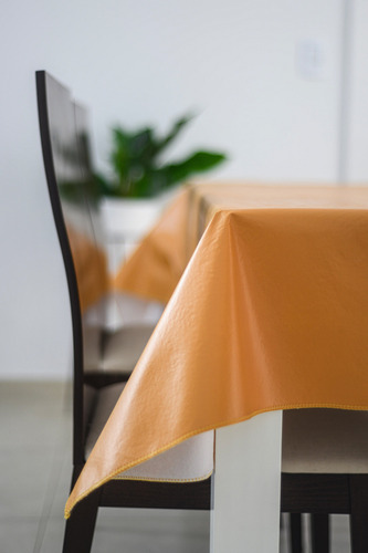 Mantel Cuerina Impermeable Cuadrado 1.40x1.40 Ecocuero Color Maiz Liso