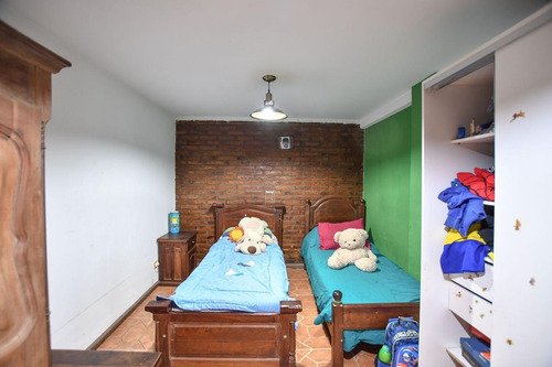 Casa Venta 4 Dormitorios 2 Baños Y Parrilla-lote 10 X 50 - Manuel B Gonnet
