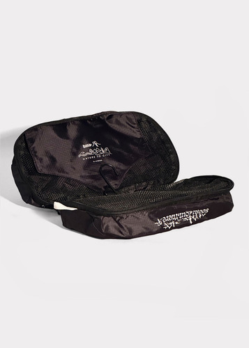 Neceser Kaya Unite Dry Solid Black Rasta Color Negro Diseño de la tela Liso