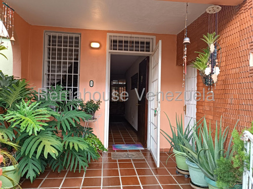 Confortable Casa De 156 M2 En Santa Ines Katiuska Quevedo