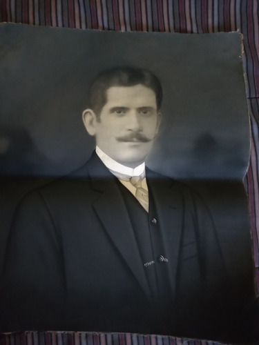 Antiguo Retrato En Carbonilla De Hombre En Traje De 50 X 40 (Usado)