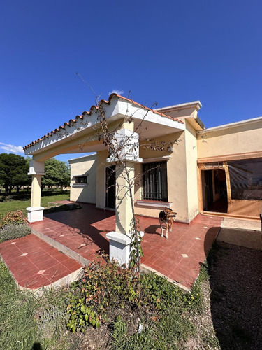 Venta Casa En Malvinas Argentinas, Superficie Terreno 19.998m2, Provincia De Córdoba