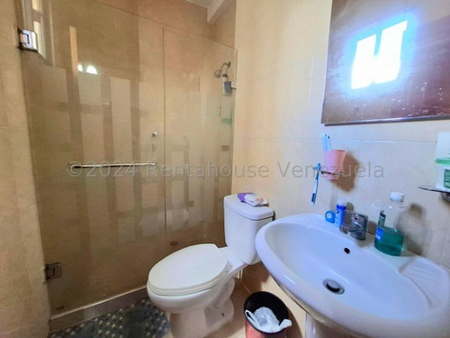 Excelente Apartamento En Venta Urb. San Jacinto, Maracay, Con Planta Electrica, Piso Bajo, 24-28825 Mv