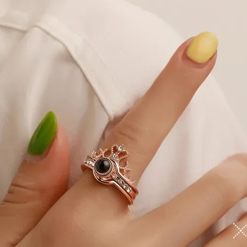 Anillo que proyecta te amo sale