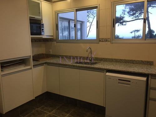 Venta Y Alquiler En Pleno Montoya, Casa De 6 Dormitorios Mas Servicio.- Ref: 473