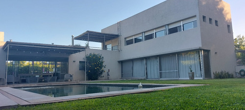 Alquiler Casa Villa Rosa B° Cerrado - 3 Dorm, Jardín, Piscina, Lote 880 M²